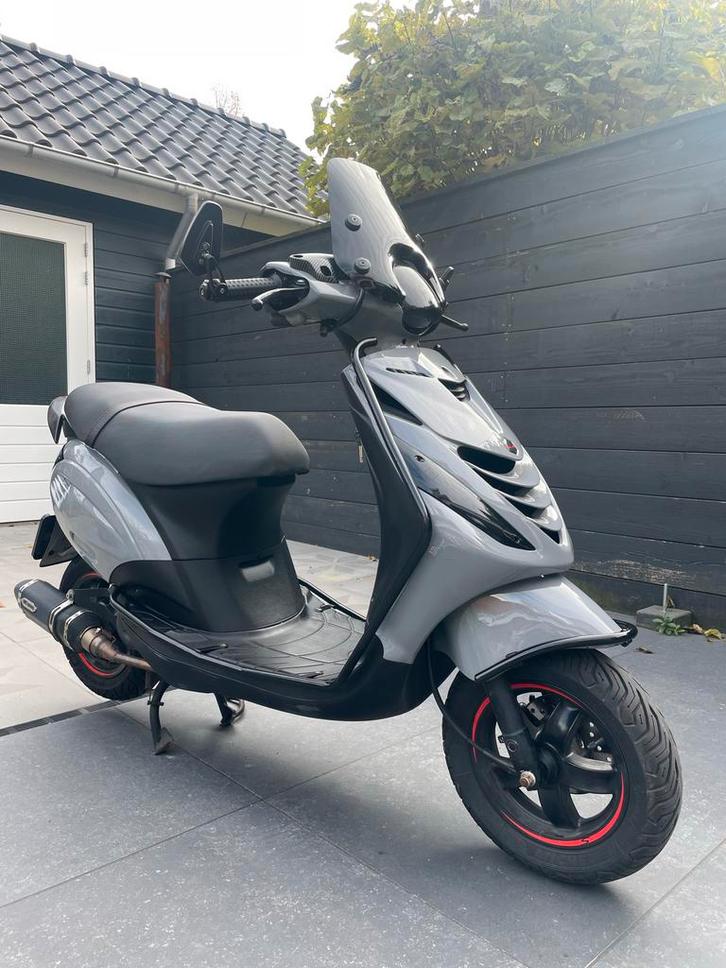 Piaggio Zip, Fietsen en Brommers, Scooters | Piaggio, Zo goed als nieuw, Zip, Benzine, Ophalen