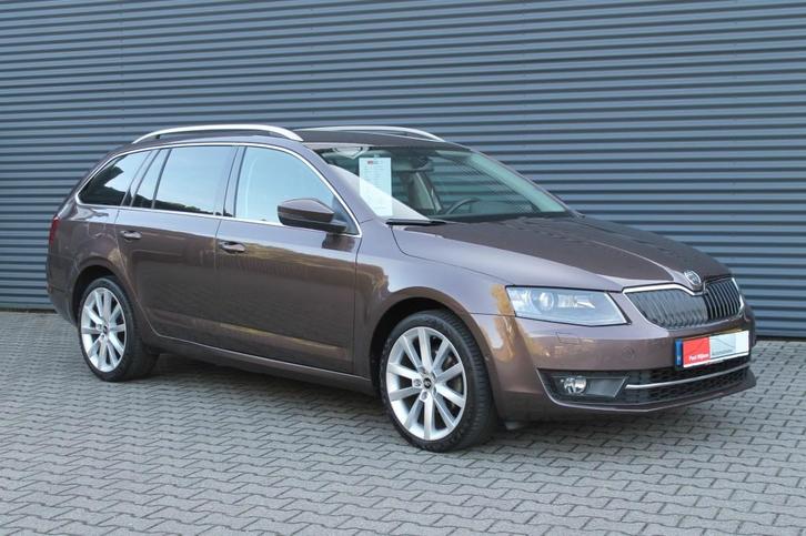 Skoda OCTAVIA 1.2 TSi Combi Greentech Elegance Businessline, Auto's, Skoda, Octavia, ABS, Bluetooth, Boordcomputer, Centrale vergrendeling