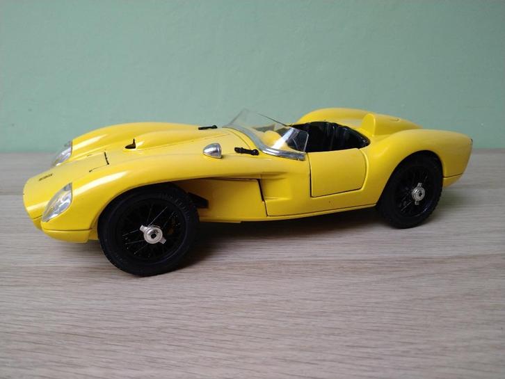 1957 Ferrari Testa Rossa Bburago 1:18 geel, Hobby en Vrije tijd, Modelauto's | 1:18, Zo goed als nieuw, Auto, Bburago, Ophalen of Verzenden