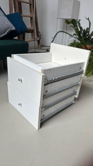 Vier witte Ikea PAX lades