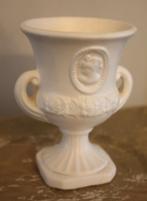 set van 3 de zelfde vaasjes met camee afbeelding, Antiek en Kunst, Ophalen of Verzenden