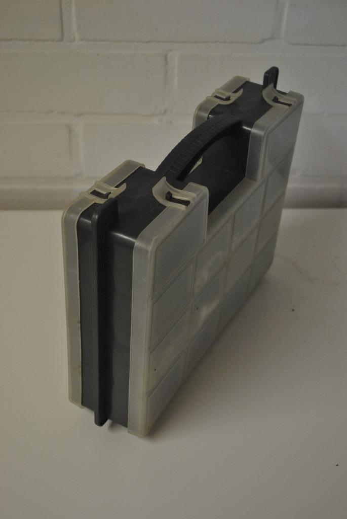 Schroevenkoffertje gevuld, Doe-het-zelf en Verbouw, IJzerwaren en Bevestigingsmiddelen, Gebruikt, Schroeven, Ophalen of Verzenden