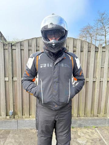 Mooie  zwarte motorjas bijna niet gedragen.  beschikbaar voor biedingen