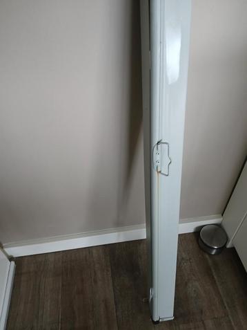 Windscherm uittrekbaar met muur bevestiging beschikbaar voor biedingen