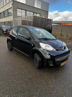 Peugeot 107 - 2011-, Voorwielaandrijving, Stof, Zwart, 4 stoelen