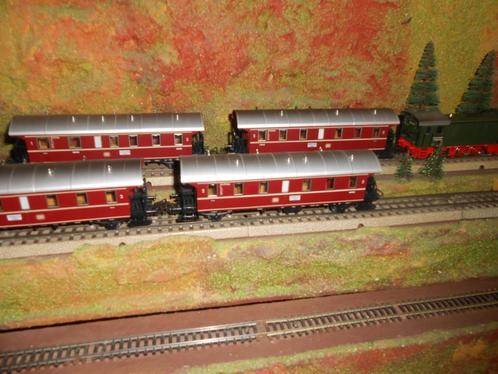 Märklin 2858 dieselloc V 36 en 4 rode platform personenwagon, Hobby en Vrije tijd, Modeltreinen | H0, Zo goed als nieuw, Treinset