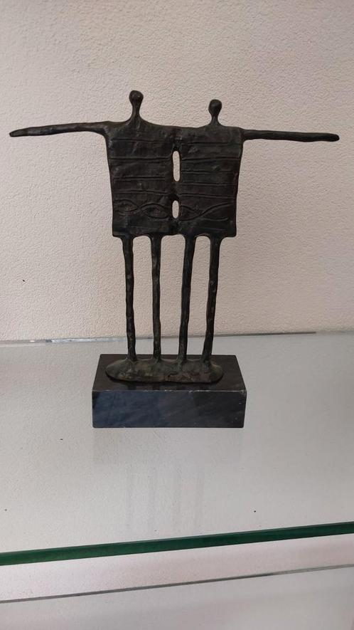 Bronzen beeldje "Energiek in samenwerking"  Corry Ammerlaan., Antiek en Kunst, Kunst | Designobjecten, Ophalen of Verzenden