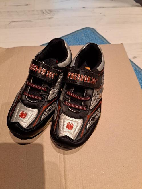 Spiderman sportschoen nieuw met klitteband, Verzamelen, Stripfiguren, Nieuw, Gebruiksvoorwerp, Superheld, Ophalen of Verzenden