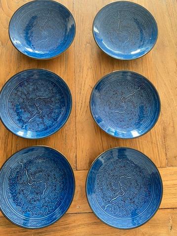 6 japanse blauwe bordjes met bloesem  beschikbaar voor biedingen