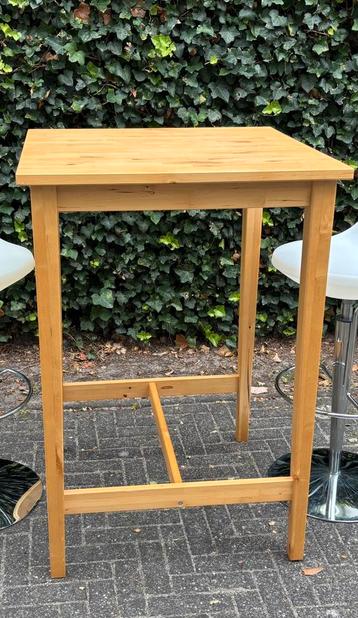 Houten bar en/of statafel beschikbaar voor biedingen