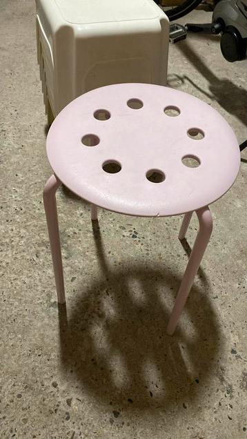 Roze kruk beschikbaar voor biedingen