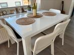 Witte Eetafel met 4 stoelen, Huis en Inrichting, Complete eetkamers, 4 tot 6 stoelen, Ophalen of Verzenden, Zo goed als nieuw