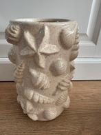 Beige schelpenvaas, Overige kleuren, Aardewerk of Porselein, Ophalen of Verzenden, Zo goed als nieuw