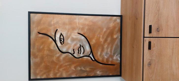 Uitsnede vrouwen gezicht in metaal. 100 x 70, Huis en Inrichting, Woonaccessoires | Schilderijen, Tekeningen en Foto's, Zo goed als nieuw