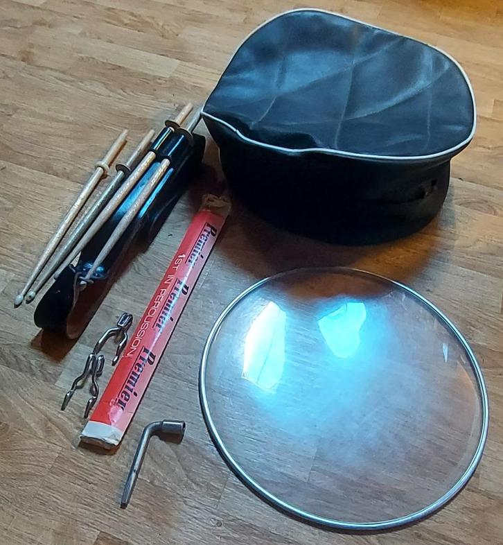 Draagbare snare drum (met toebehoren, top voor Carnaval!), Muziek en Instrumenten, Drumstellen en Slagwerk, Gebruikt, Overige merken