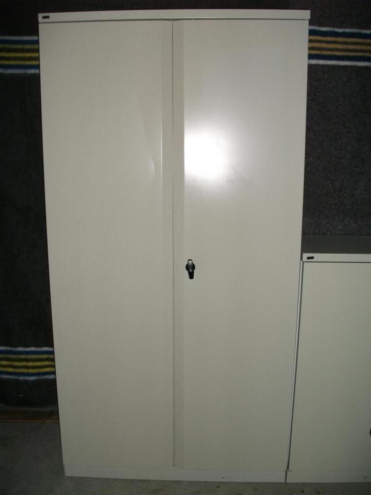 Stalenkast, draaideurkast, tweedeur kast, Huis en Inrichting, Kasten | Roldeurkasten en Archiefkasten, Gebruikt, Metaal, Ophalen