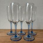 5 Vintage Champagne Glazen met Blauwe Voet, Voetglas Flutes, Huis en Inrichting, Keuken | Servies, Glas of Glazen, Ophalen of Verzenden