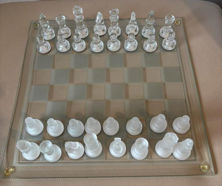 Prachtig glazen schaakbord, Hobby en Vrije tijd, Gezelschapsspellen | Bordspellen, Zo goed als nieuw, Een of twee spelers, Ophalen