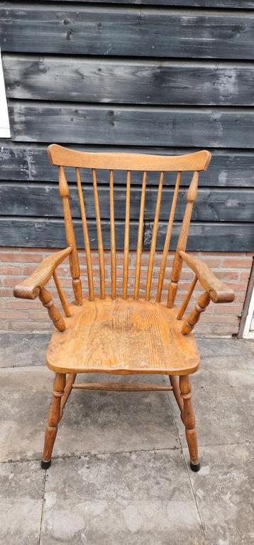 Vintage Oirschotse spijlenstoel met armleuning  beschikbaar voor biedingen