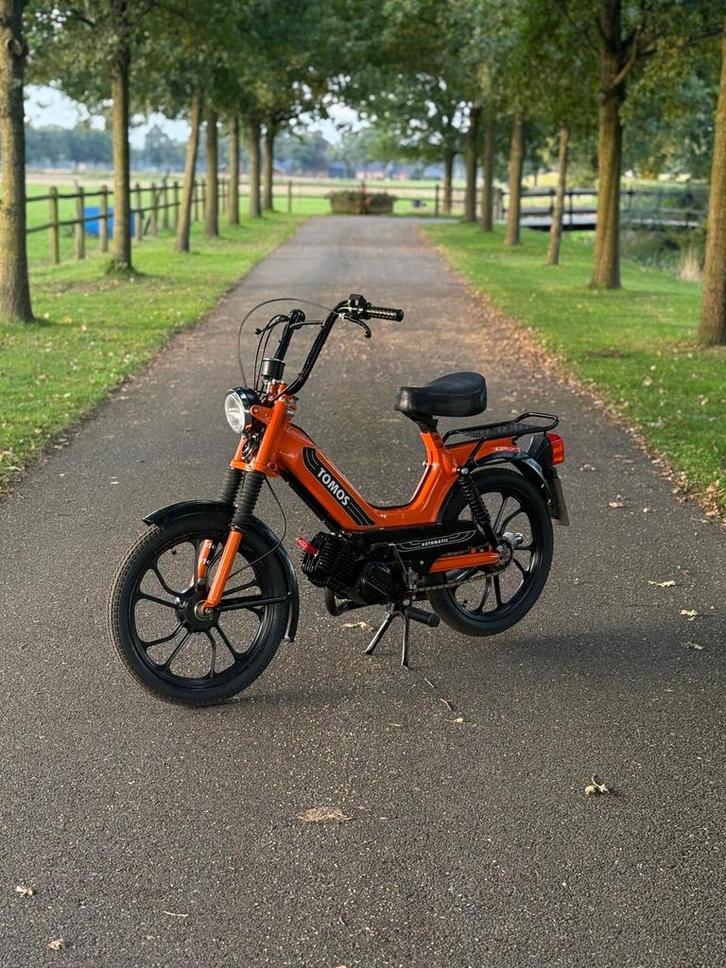 Tomos geel kenteken, Fietsen en Brommers, Brommers | Tomos, Zo goed als nieuw, Standard, Maximaal 45 km/u, Ophalen