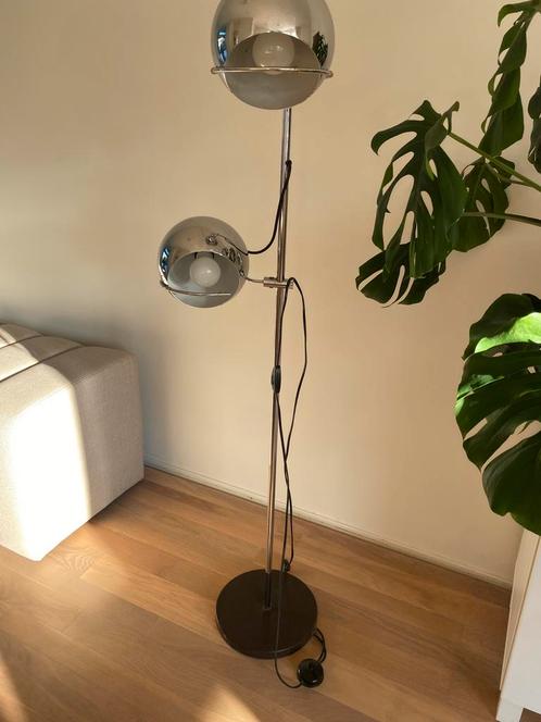Staande chromen lamp / bollamp, retro, vintage, Huis en Inrichting, Lampen | Vloerlampen, Zo goed als nieuw, 150 tot 200 cm, Ophalen