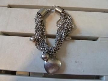 Metalen armband met hartjes en hart steen beschikbaar voor biedingen