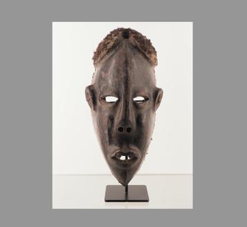 Makonde masker met leder huid (251013-03)  beschikbaar voor biedingen