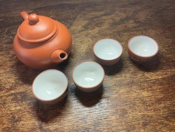 Chinees theepotje met 4 kommetjes. beschikbaar voor biedingen