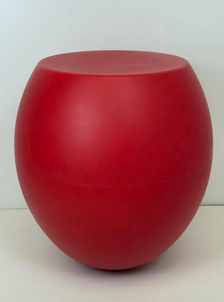 Tumbly kruk ergonomische design kruk rood, Huis en Inrichting, Krukjes, Zo goed als nieuw, Kunststof, Ophalen