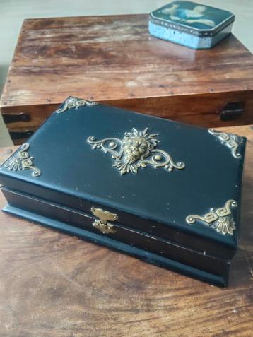 Vintage gotische victoriaanse houten geld kist goth box  beschikbaar voor biedingen