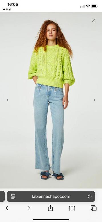 Nieuwe trui met kabelsL beschikbaar voor biedingen