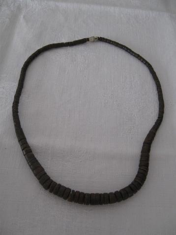 Stoere bruine ketting kleine kralen van hout beschikbaar voor biedingen