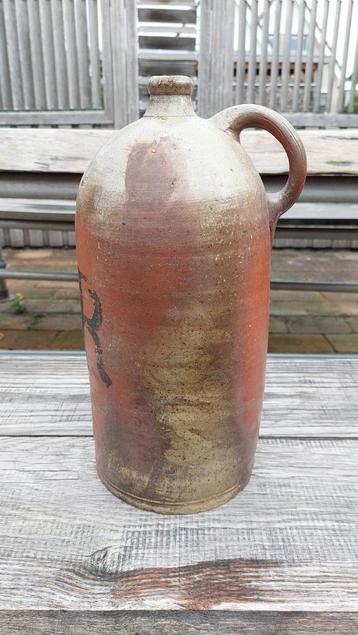 Antieke kruik.  beschikbaar voor biedingen