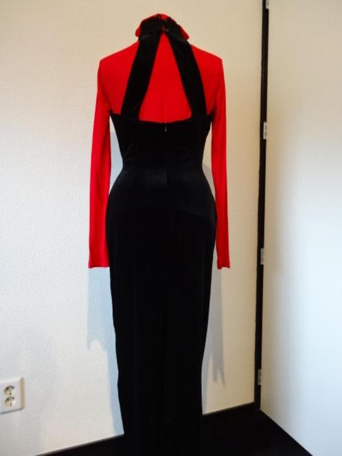 Prachtig lange zwarte fluwelen jurk maat-M, Kleding | Dames, Jurken, Zo goed als nieuw, Maat 38/40 (M), Zwart, Onder de knie, Ophalen of Verzenden