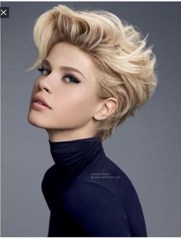 Model fohnen kort haar beschikbaar voor biedingen