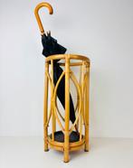 Vintage rotan paraplubak met metalen lekblad, jaren 60–70., Huis en Inrichting, Woonaccessoires | Paraplubakken, Ophalen of Verzenden