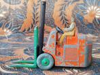 Oud model vorkheftruck uit Engeland van Dinky Toys 11 cm., Ophalen of Verzenden