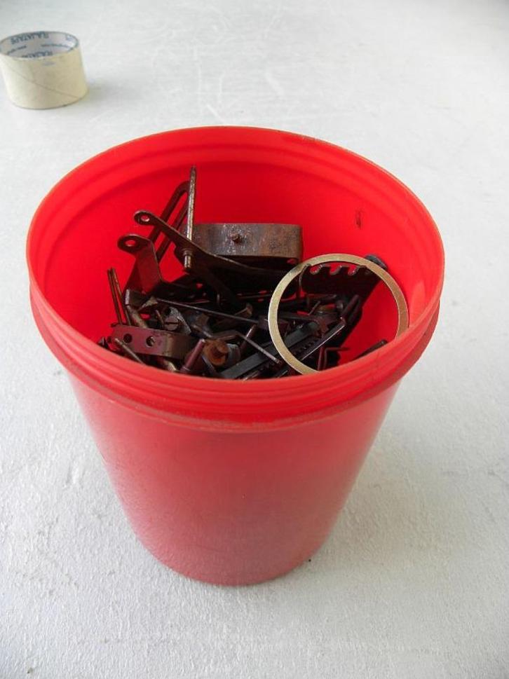 Plastic bus met onderdelen klok 3, Antiek en Kunst, Antiek | Klokken, Ophalen of Verzenden