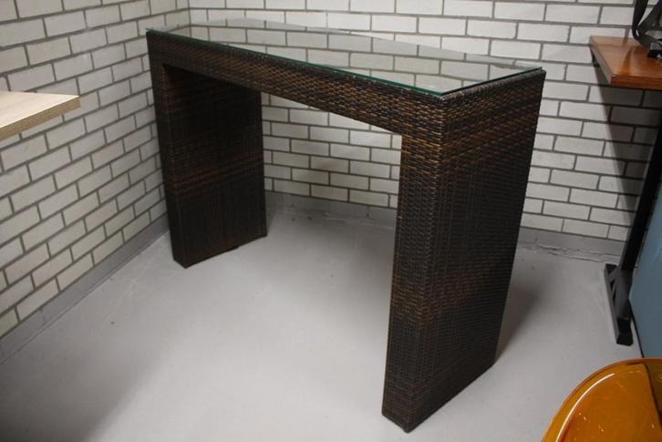 Mooie bartafel statafel wicker met glasplaat 150 x 50 cm., Huis en Inrichting, Barkrukken, Zo goed als nieuw, 90 cm of meer, 1 kruk
