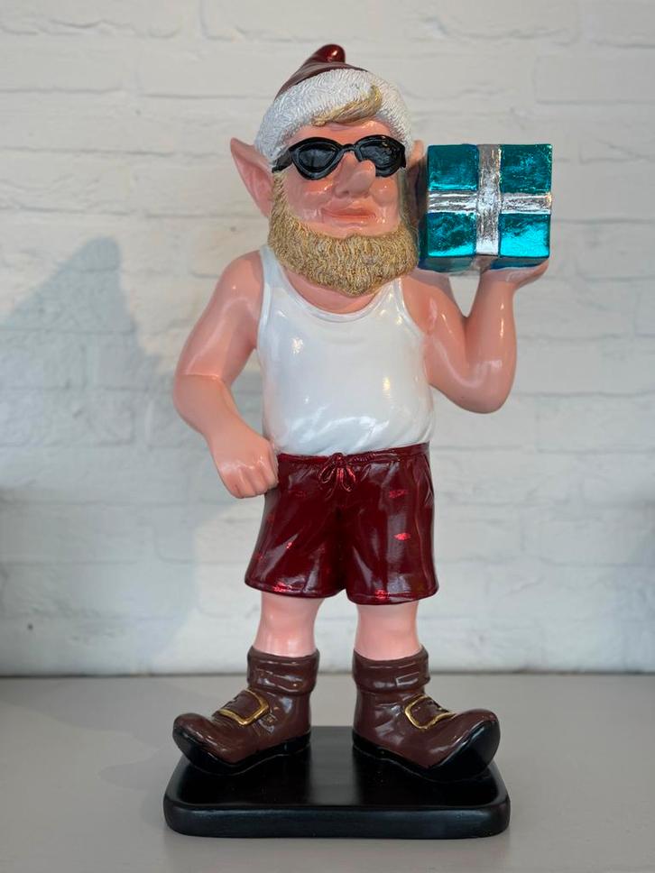 Tuinkabouter met cadeau - Zomerse Kerst, Tuin en Terras, Tuinbeelden, Gebruikt, Tuinkabouter, Kunststof, Ophalen