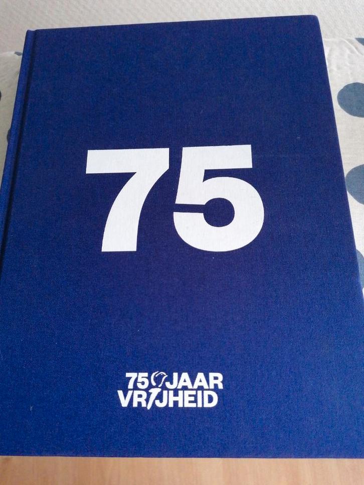 75 jaar vrijheid, Boeken, Geschiedenis | Vaderland, Gelezen, Ophalen of Verzenden