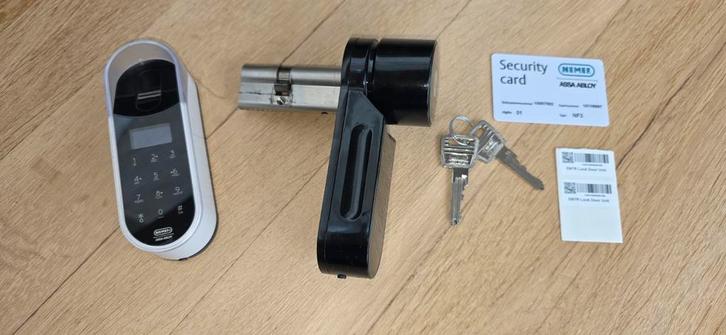 Slim slot, smartlock. Nemef Entr (Yale)., Doe-het-zelf en Verbouw, Hang- en Sluitwerk, Zo goed als nieuw, Slot, Rvs, Ophalen of Verzenden