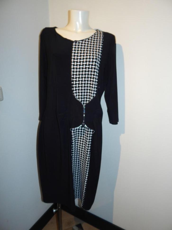 Joseph Ribkoff stretch jurk zwart wit voorkant sier rits 44, Kleding | Dames, Jurken, Zo goed als nieuw, Maat 42/44 (L), Zwart