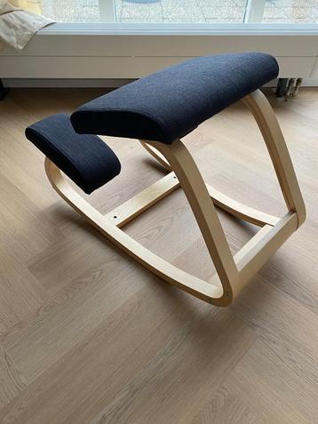 Ergonomische kniestoel beschikbaar voor biedingen