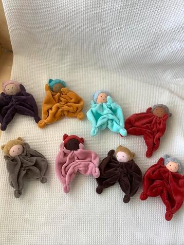 Knoop popje beschikbaar voor biedingen
