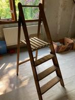 Vintage houten trapje( op knappertje), Doe-het-zelf en Verbouw, Ladders en Trappen, Ophalen of Verzenden, Gebruikt, Minder dan 2 meter