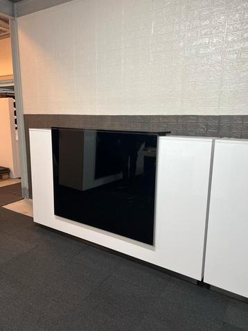 MOOI RECEPTIE TOONBANK HOOGHLANS WIT ZWART  beschikbaar voor biedingen