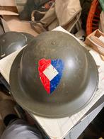 Engelse helm doorgebruikt NL met sticker, Verzamelen, Ophalen of Verzenden, Landmacht, Engeland, Helm of Baret