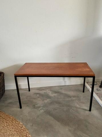 Vintage Pastoe bijzettafel – met metalen onderstel beschikbaar voor biedingen