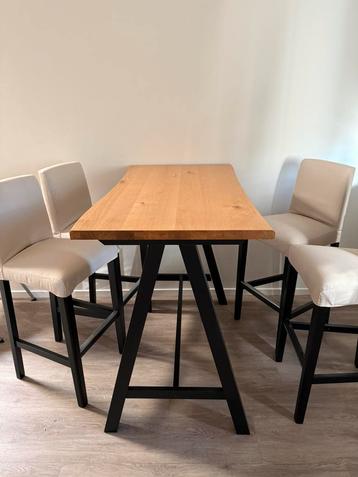 Bartafel + 4 barkrukken  beschikbaar voor biedingen